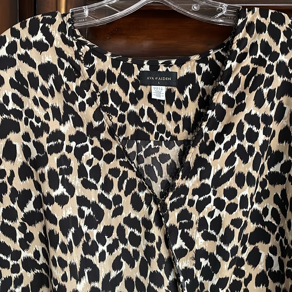 Ava & Aiden Leopard Bias Top Blouse Size Large EUC - Picture 2 of 5
